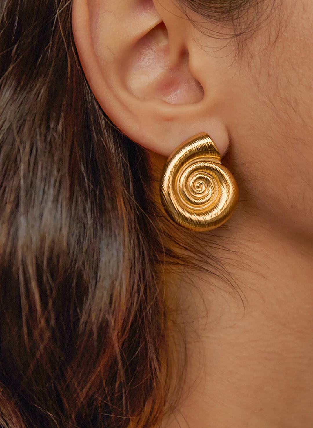 Ingrid Shell Stud Earrings | Sahira Jewelry